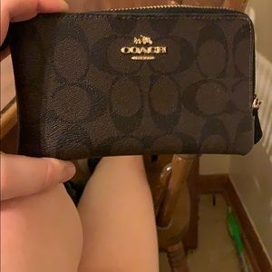 Coach wallet with out the wristlet attachment